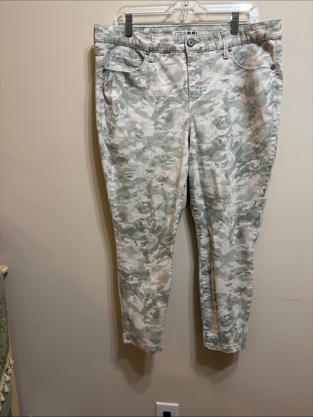 Code Bleu Light Green & Cream Camo Jeans - Picture 10 of 11